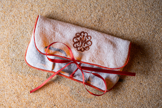 Pochette de voyage brodée