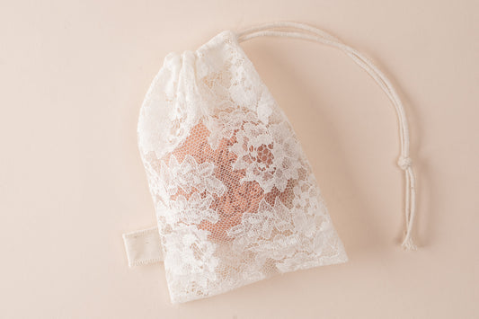 Pochon en dentelle upcyclée