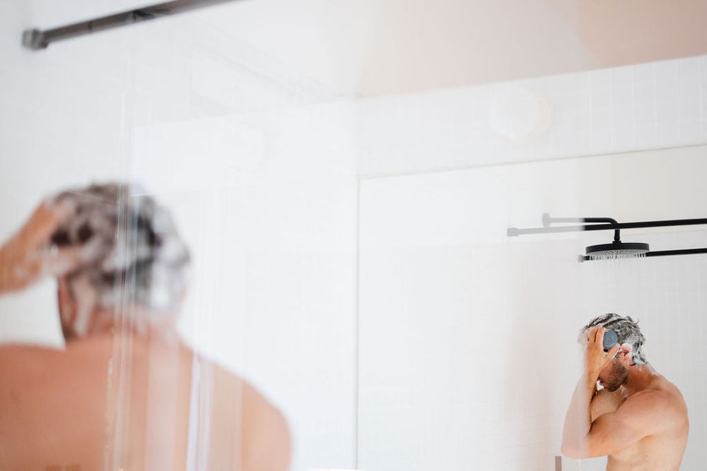 Comment utiliser un shampoing solide correctement : le guide pas à pas